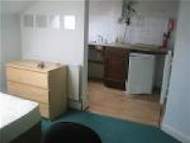  Image of 5 Bedroom Shared Accommodation  To Rent at Hathersage Road, Manchester, M13